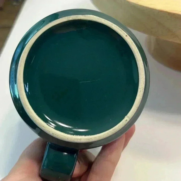 Dark Green and Gold Godiva mug 3.5“ tall12 fl oz - Picture 6 of 6